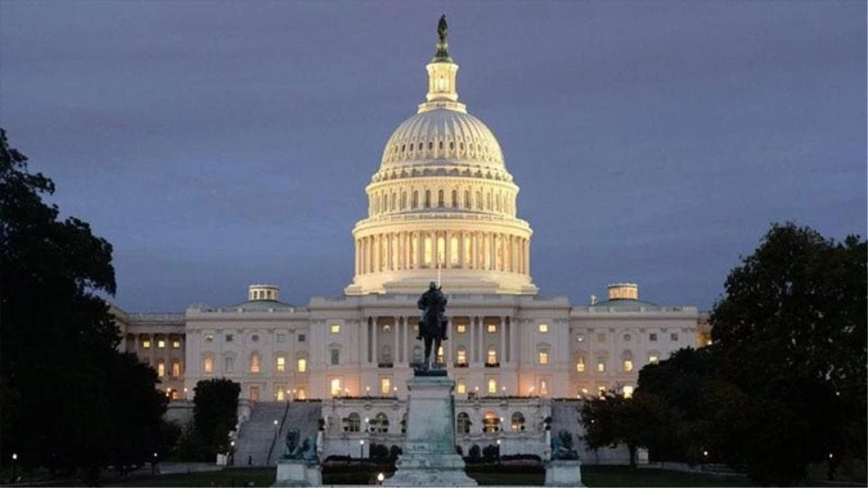 Η Ουάσινγκτον προειδοποιεί όλον τον κόσμο να αποφεύγει κάθε επαφή με τα ιρανικά δεξαμενόπλοια